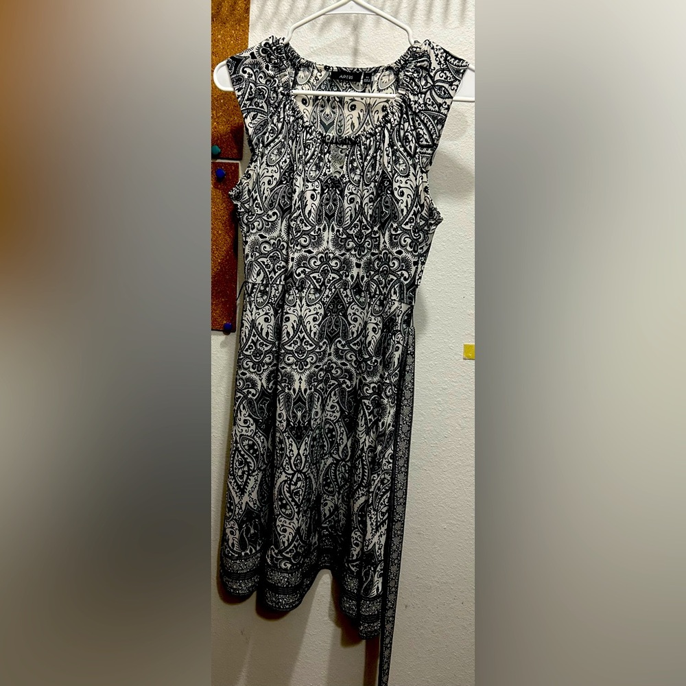 Apt. 9 Black and White Paisley Print Dress with Matching Belt Tie- Size PS